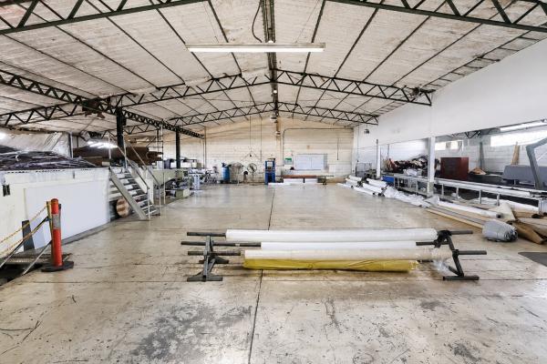 Commercial warehouse for sale in río abajo