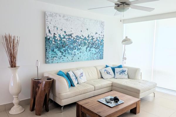 Beachfront living condo gorgona close to coronado