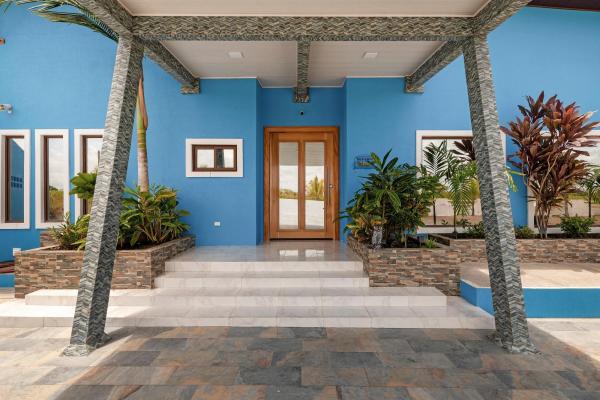 Unique beachfront home in playa la barqueta