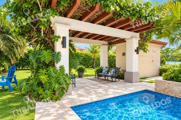 Venta de casa en buenaventura con 8 recámaras, piscina y jacuzzi