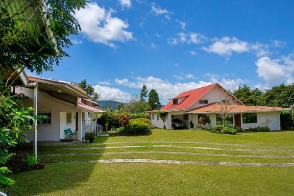 Four rental homes for sale in alto boquete
