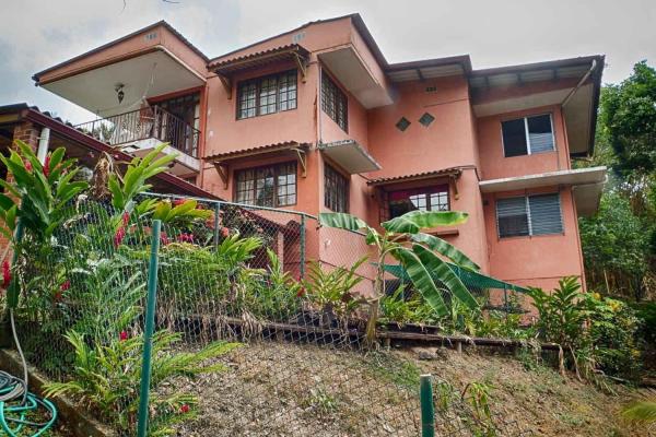 Las cumbres mountain views, steps from the lake