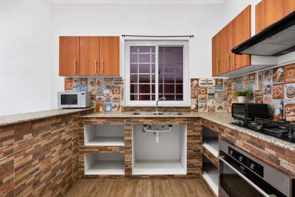 3-bedroom home & apartment near el estero beach