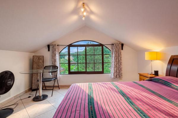 Two villas with 6 bedrooms and mountain views