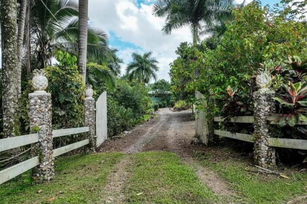 Casa con más de 1 hectárea y dos residencias