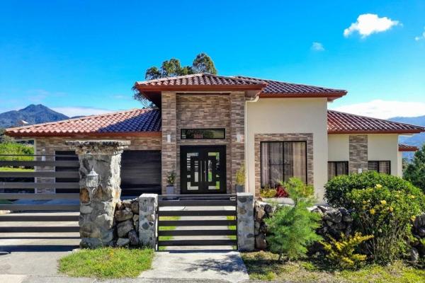 Outstanding home in cerro verde estates, boquete
