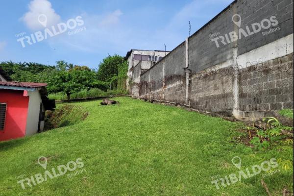 Venta de terreno con mejoras en pueblo nuevo
