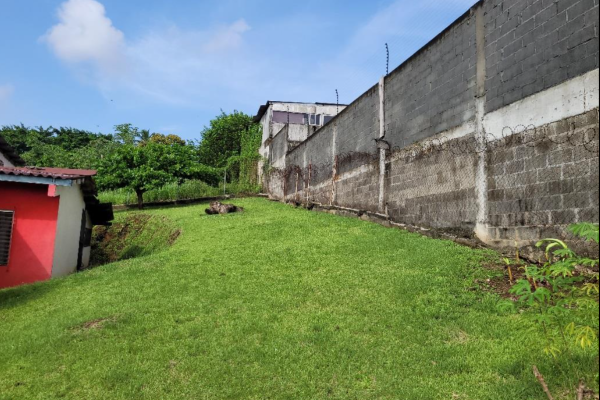 Sale of land with improvements in pueblo nuevo