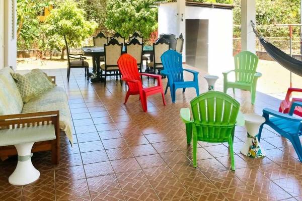 Casa en pedasí con área independiente para huéspedes