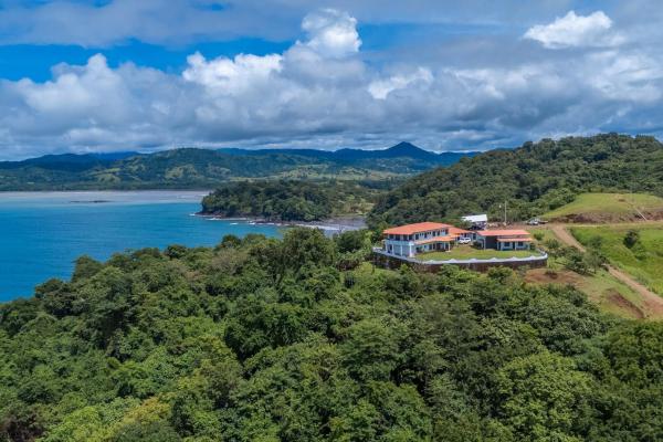 Impressive fishing lodge for sale in panama!