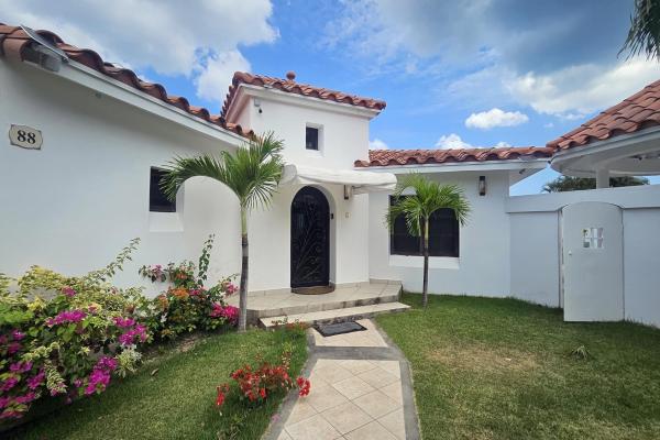 Casa con vista al mar en san carlos, panamá