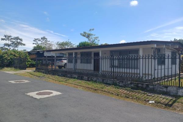 Se vende local comercial y dos casas