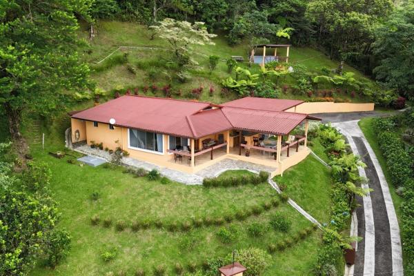 Beautiful house for sale -higlands altos del maria