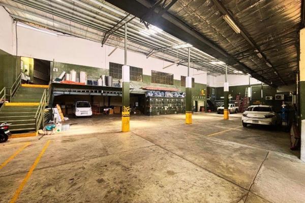 Opportunity! spacious & central warehouse and more