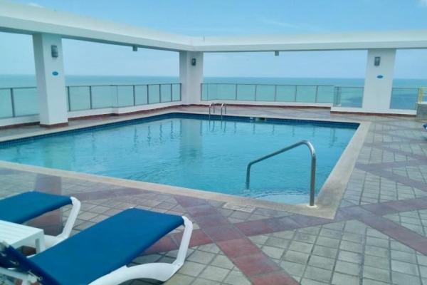 Apartamento con vista al mar y montañas