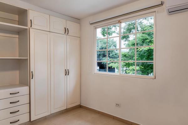 Alquiler de casa unifamiliar en esquina – costa sur, villa valencia