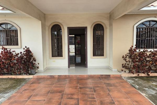 House for sale in aguadulce, coclé province.