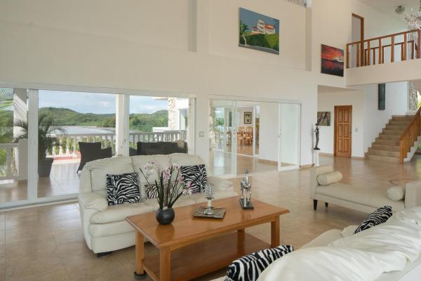 Beachfront 4-bedroom home with pool in boca chica