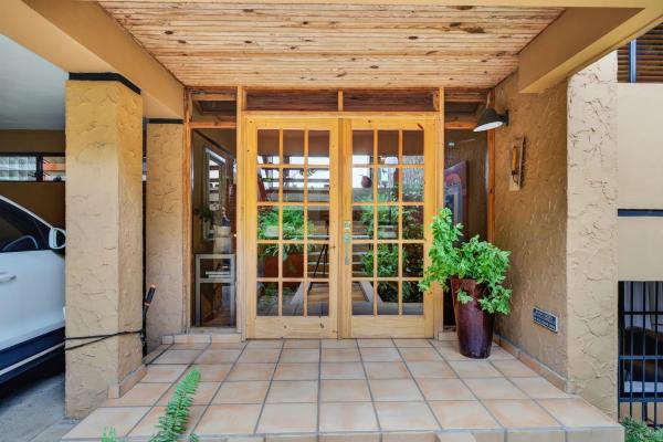 Bioclimatic architect-designed home in dos mares