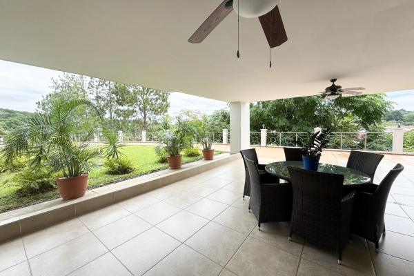 Amplio apartamento familiar en venta en pine hill