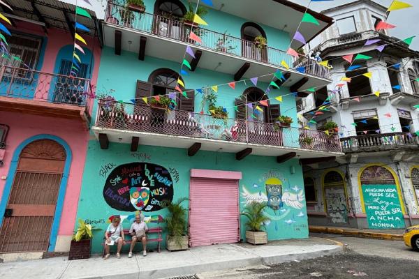 Edificio listo para operar en santa ana. (casa chocolate)