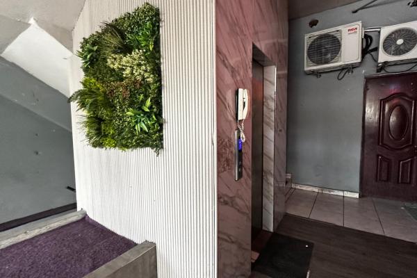 Commercial building for sale