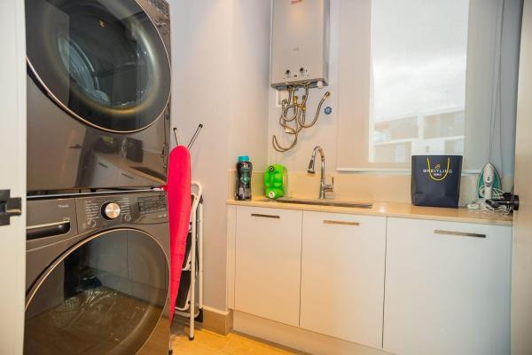 Se vende exclusivo apartamento de 3 habitaciones frente a la isla.