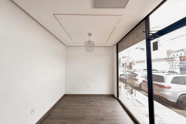 Local remodelado en via brasil para salon de belleza - via brasil 151 m2