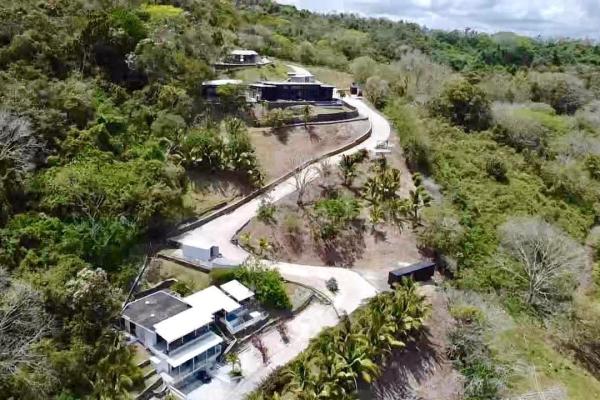 Modern villa, 3 independent guest house and views