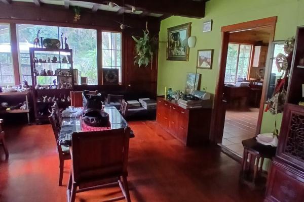 Beautiful park property in high-altitude location