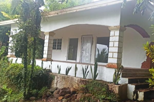 Península with house and ocean access