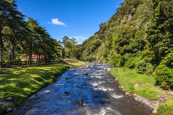 Finca frente al río bambito en venta | volcán panamá