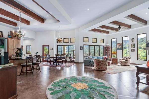 Elegant 4-bedroom furnished estate in boquete