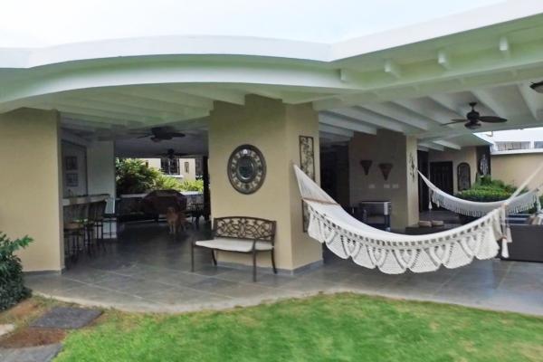 Venta de casa de playa en sea cliff, con piscina
