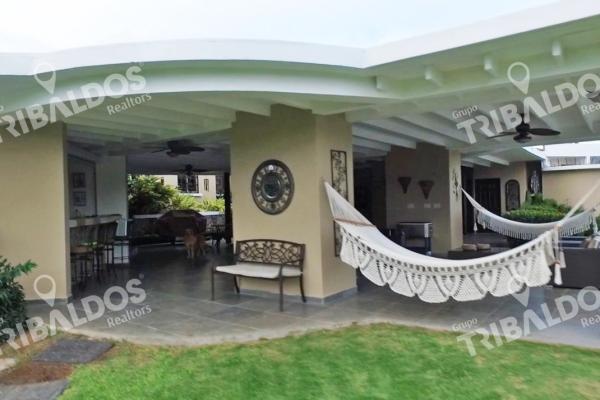 Venta de casa de playa en sea cliff, con piscina