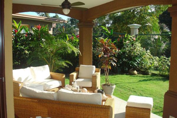 Alquilo embassy club casa forest estate