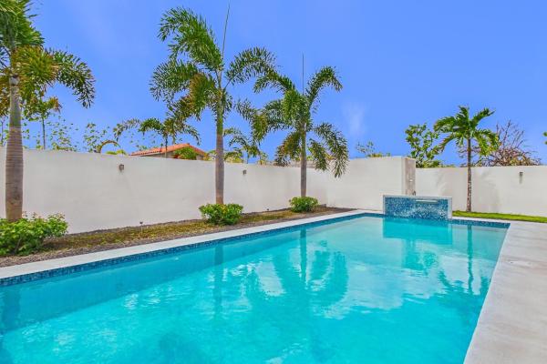 Hermosa casa moderna de 2 dormitorios con piscina