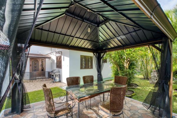 Casa de 3 habitaciones bellamente mantenida con área de invitados