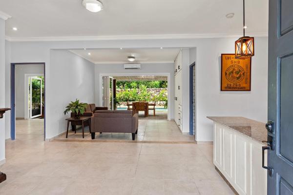 Casa con piscina de agua salada en dolega panamá