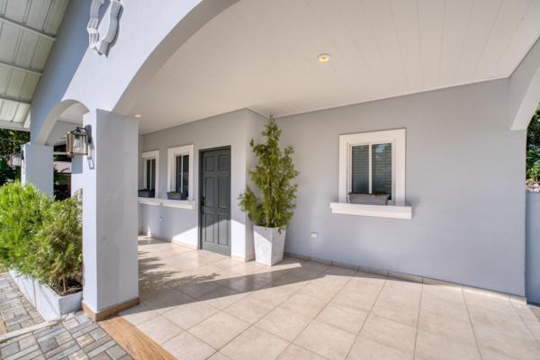 Casa con piscina de agua salada en dolega panamá