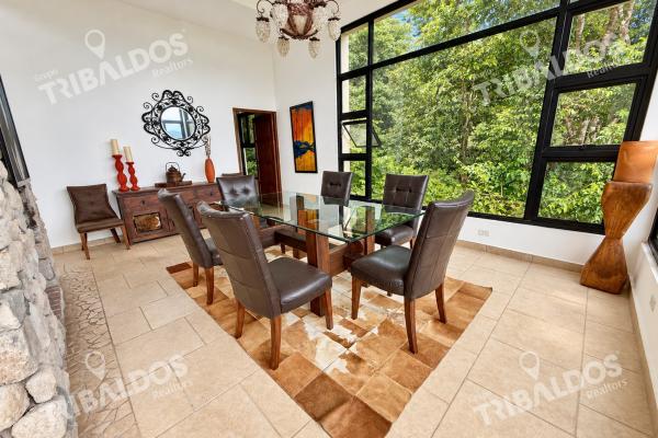 Casa en venta en el valle de antón con 1.1 hectáreas de terreno y vistas a las montañas