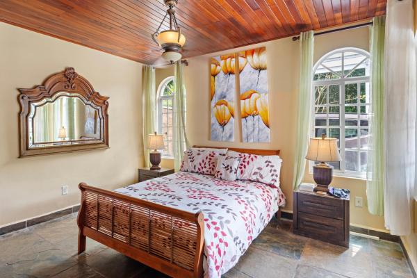 Elegante casa estilo colonial en valle escondido boquete