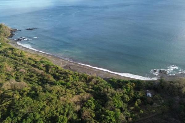 Oceanfront and forest land in mariato