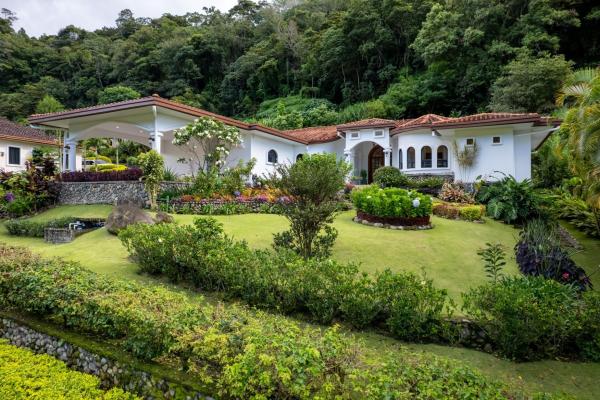 Casa de lujo con jardines en valle escondido boquete