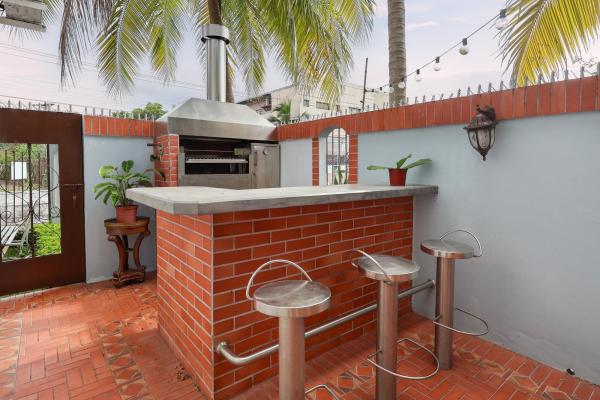 Venta de casa de 2 niveles en altos de panamá