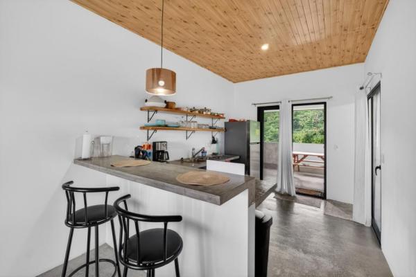 Turnkey ocean-view luxury villa in sea view hills