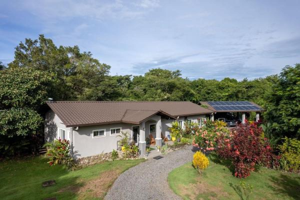 Finca ribereña con dos casas en 3,14 acres.