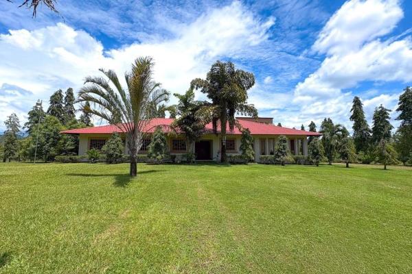 4-bedroom hacienda-style home in david