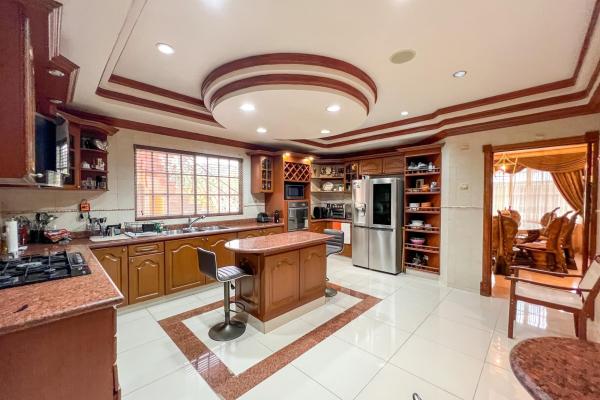 Se vende casa en urbanización margarita, colón