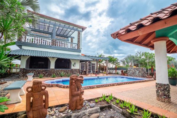 3 story beachfront house in la barqueta